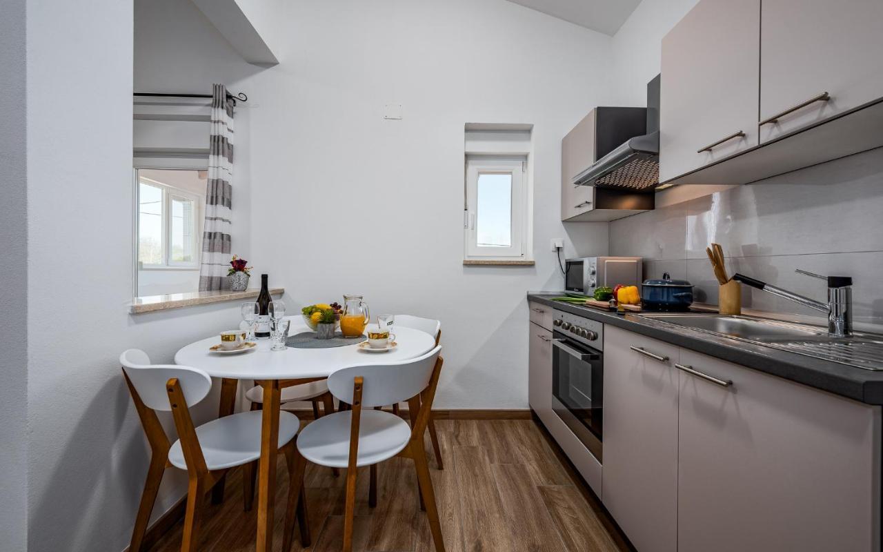 Apartments Nelle Пула Екстериор снимка