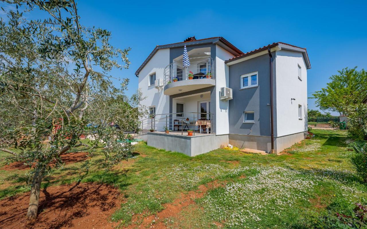 Apartments Nelle Пула Екстериор снимка